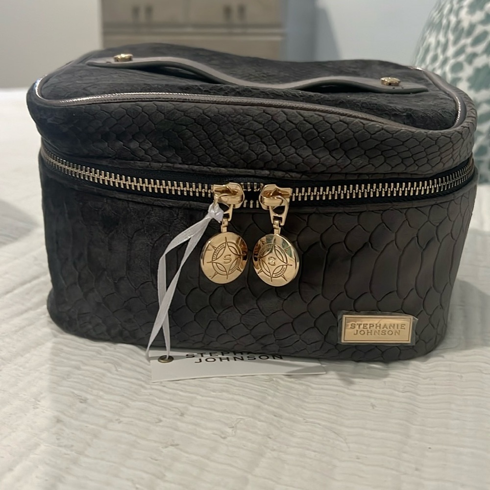 Stephanie Johnson makeup case